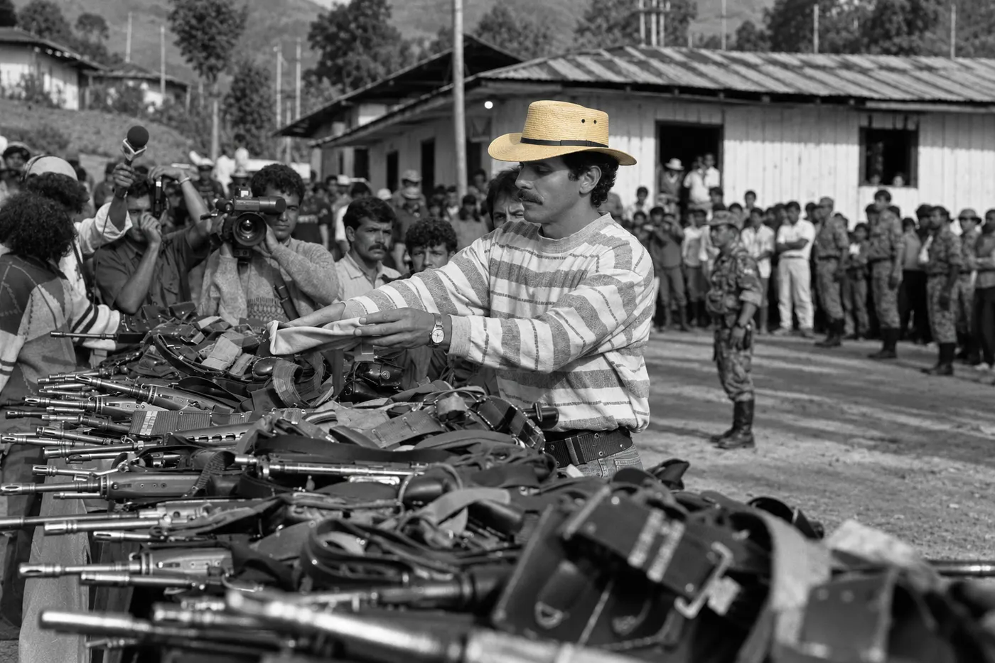 Desmovilización del M-19 y conversión política (1989–1990)